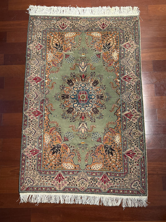 Handwoven Bünyen Floral Wool Rug